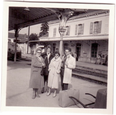 Bob, Mauricette, Mme Colomb, et - gare de Bonneville - 1961