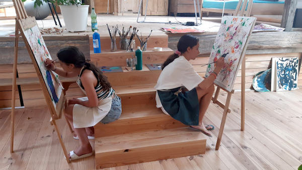 Dans l'atelier de peinture d'expression